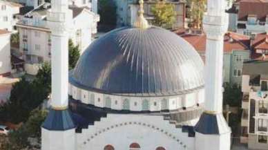 Hasarlı Cami Yıkıldı