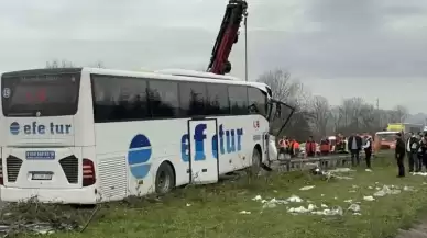 Düzce'de Feci Kaza Tır ve Otobüs Çarpıştı