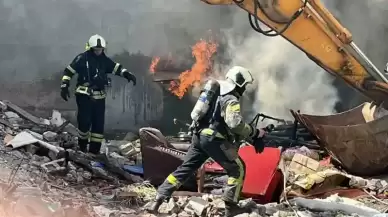 Son Dakika Kocaeli İzmit'te Isı Yalıtım Deposu Yandı!..