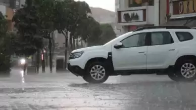 Bolu’da aniden bastıran sağanak hayatı olumsuz etkiledi