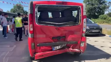 Sakarya'da Kaza Otomobil Toplu Taşıma Aracına Çarptı