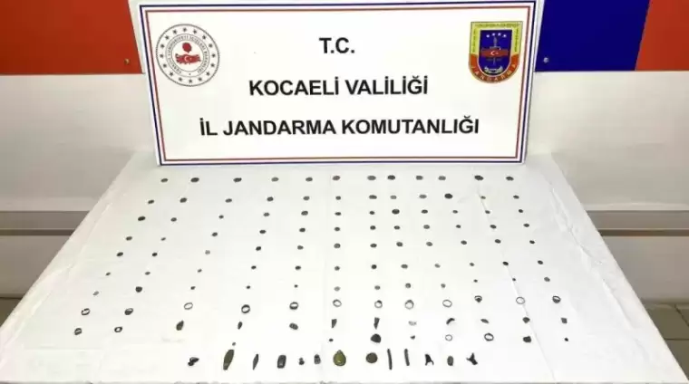 Kocaeli Gebze'de Durdurulan Araçtan Çıkan Tarihi Hazine 1