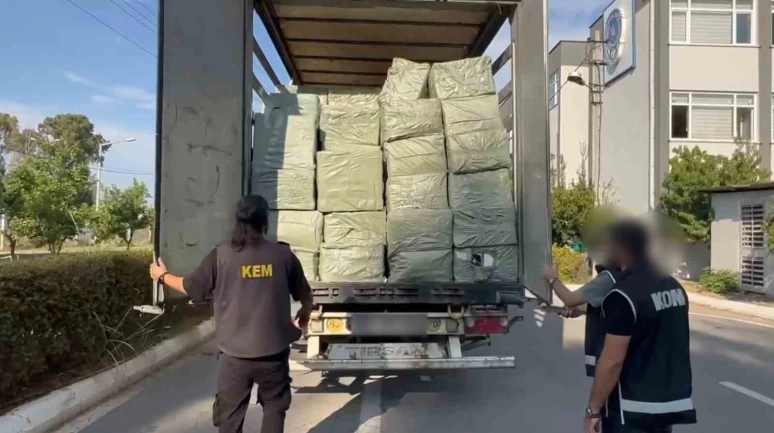 Mersin'de 15 Ton Kaçak Sigara Kağıdı Ele Geçirildi: Değeri 65 Milyon Lira!