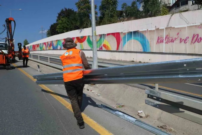 Çelik Bariyerlerle Sürücü ve Yolcu Güvenliği En Üst Seviyeye Çıkarılıyor